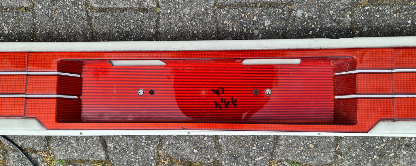 Hella Original Kennzeichen-Reflektortafel 8XU006471 für Hobby Wohnwagen 71,4 mm