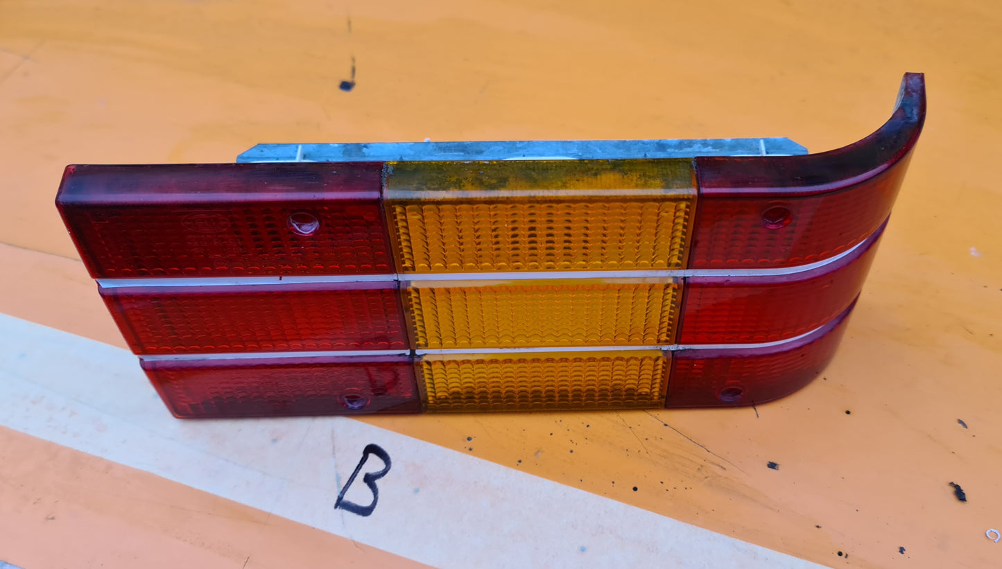 Hella 8902 Rückleuchte Rücklicht R-S1 2a- / 2a R-S1, 3-Kammer für Hobby Wohnwagen BJ 1990 - 1998