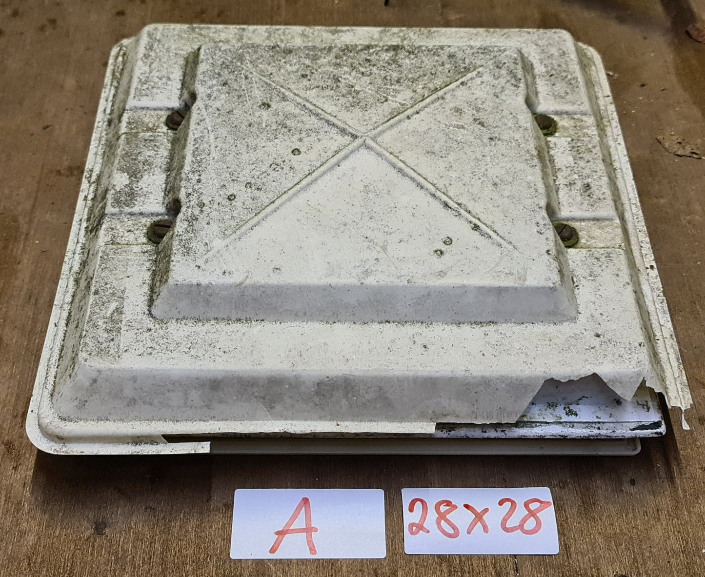 Hartal gebrauchte Dachhauben Dachluke 28x28 cm 28 x 28 cm / Ersatzteile / Haubendeckel / Ersatzhaube / Ersatzdeckel / Moskitoschutz