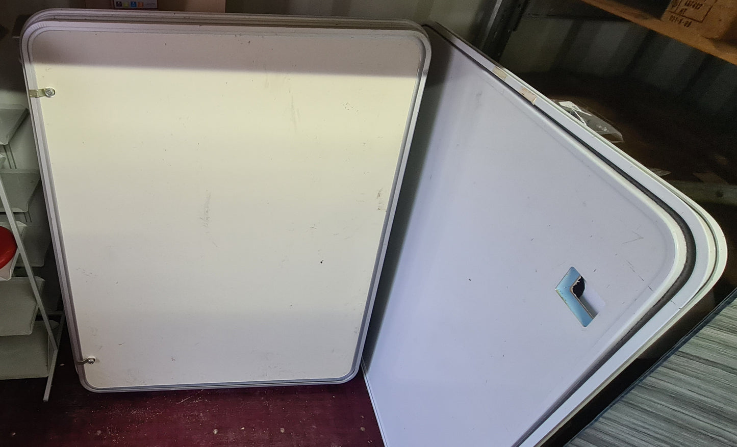 System 2000 Service-Kofferklappe / Tür der Wohnmobil Heckgarage Klappe Serviceklappe BxH = 103x122 cm / 103 x 128 cm