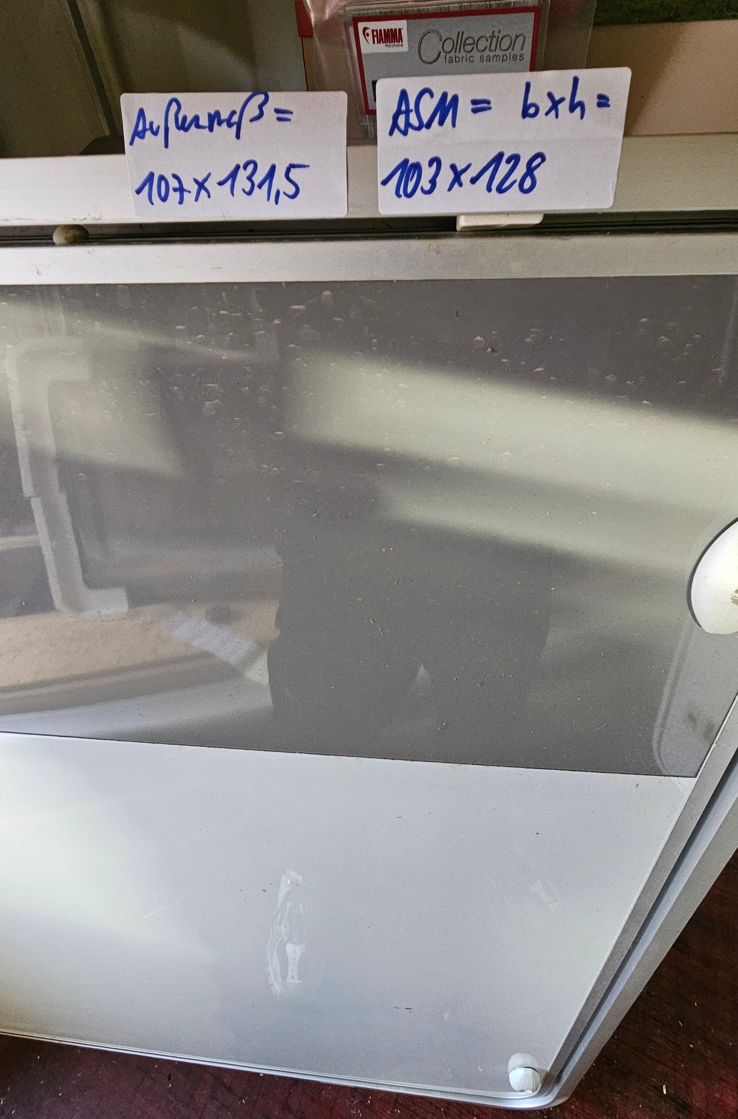 System 2000 Service-Kofferklappe / Tür der Wohnmobil Heckgarage Klappe Serviceklappe BxH = 103x122 cm / 103 x 128 cm