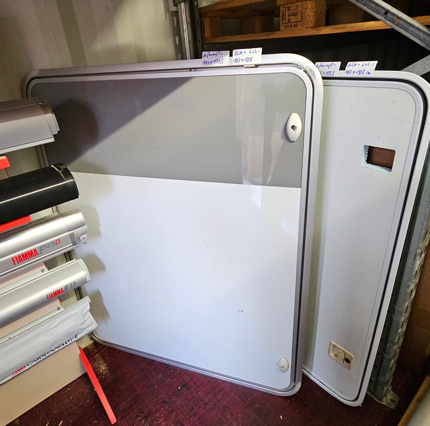 System 2000 Service-Kofferklappe / Tür der Wohnmobil Heckgarage Klappe Serviceklappe BxH = 103x122 cm / 103 x 128 cm