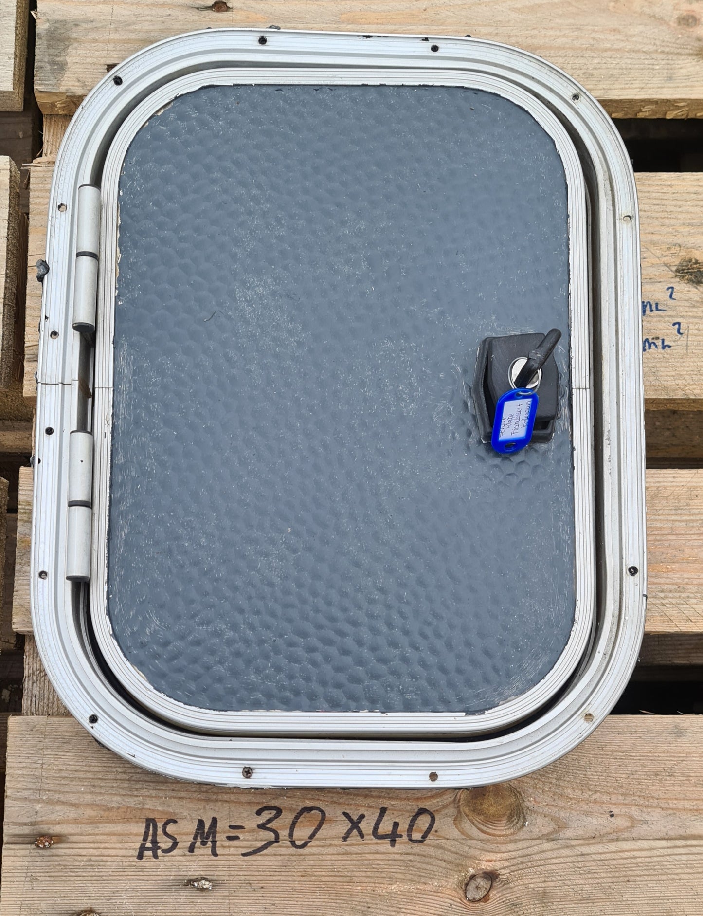 Thetford WC-Serviceklappe Servicetür zur Entnahme der Fäkalcassette *Gebraucht*