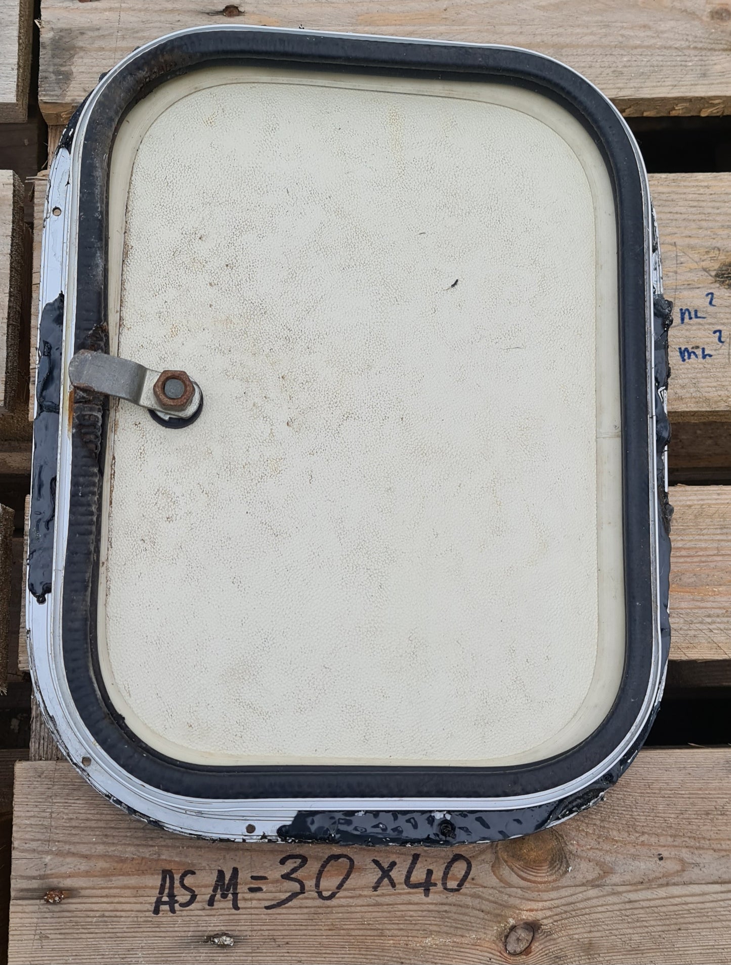 LMC Wohnwagen WC-Serviceklappe Servicetür zur Entnahme der Fäkalcassette od. als Stauraumklappe *Gebraucht*