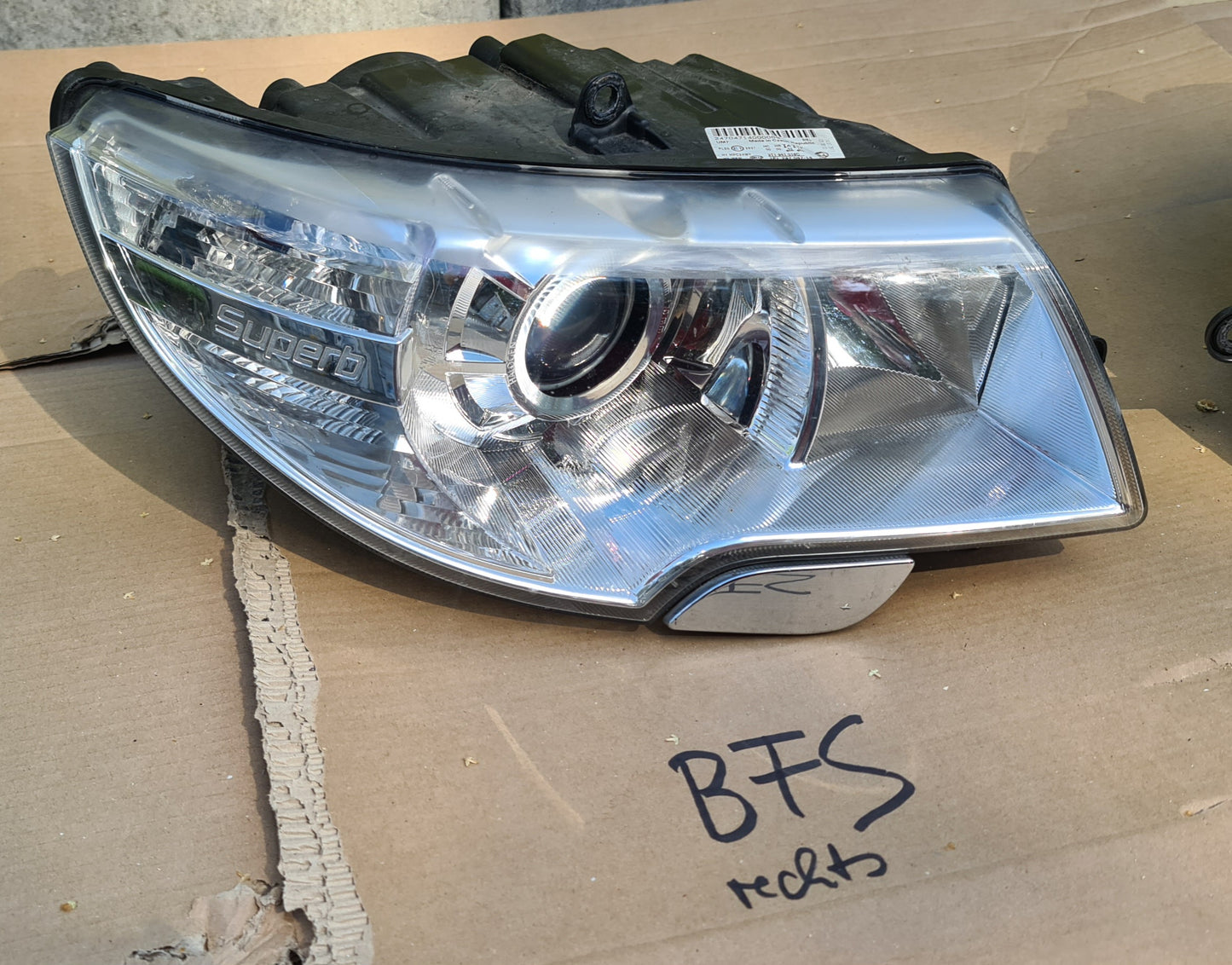 Hella Skoda Superb II (Typ 3T) (2008–2013) Scheinwerfer Frontscheinwefer links / rechts