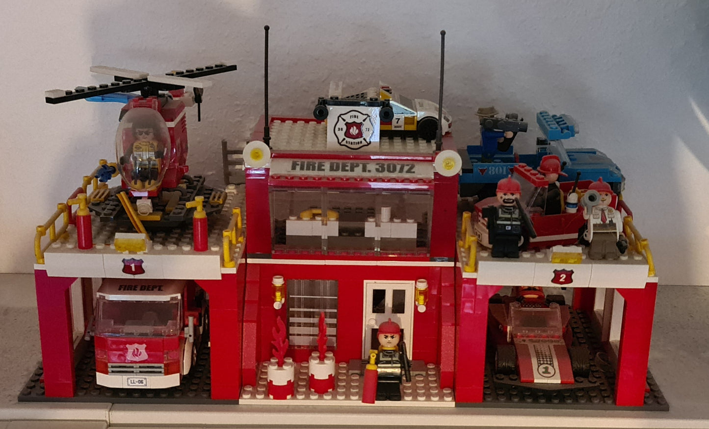 Playtive Feuerwehrstation Feuerwehr Clippys Set L, mit vielen Accessoires Bausteine Steckbausteine