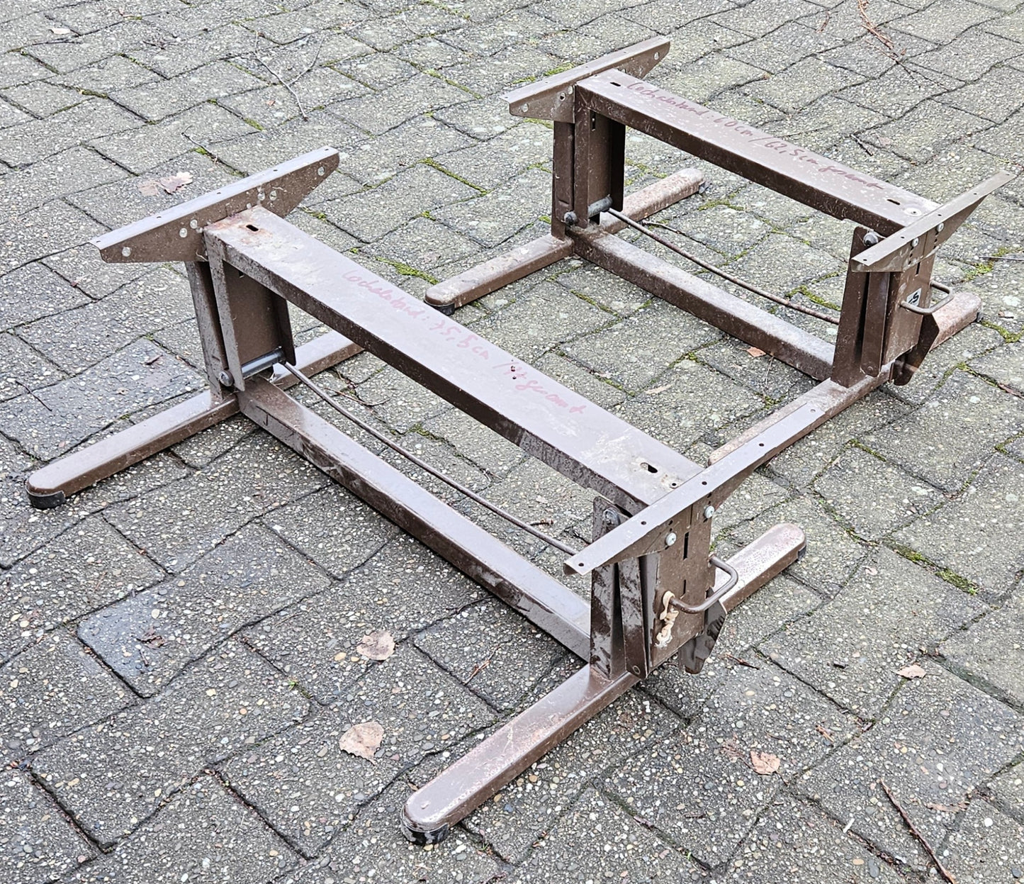 Kesseböhmer Hubtisch / Hubtischgestell Wohnwagen / Wohnmobil HTA 116 - braun