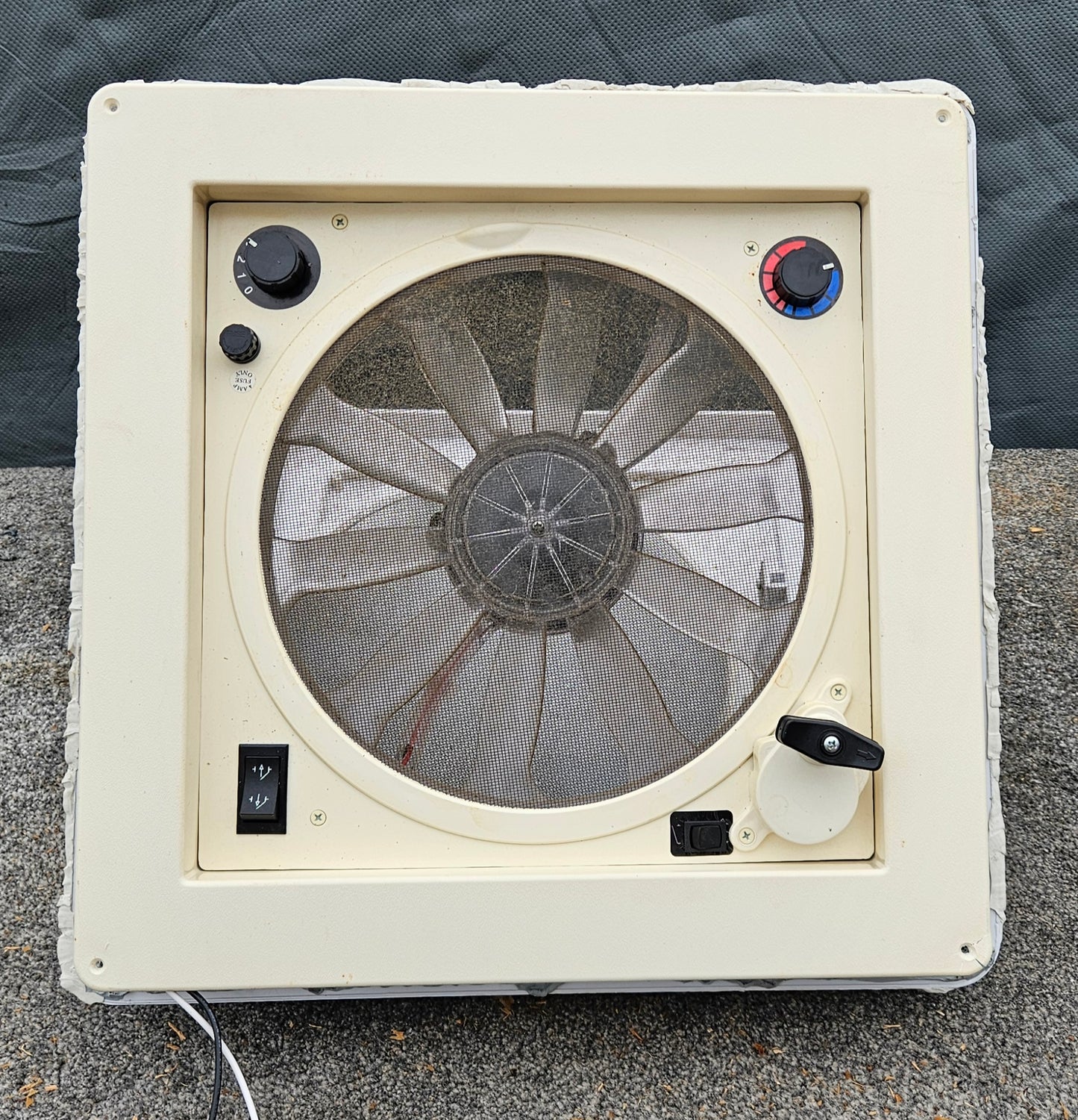 Dometic Fan Tastic Vent FA3350 Dachhaube / Dachlüfter, 40x40cm, weiß mit 12V Ventilator u. Regensensor *Gebrauchtteil*