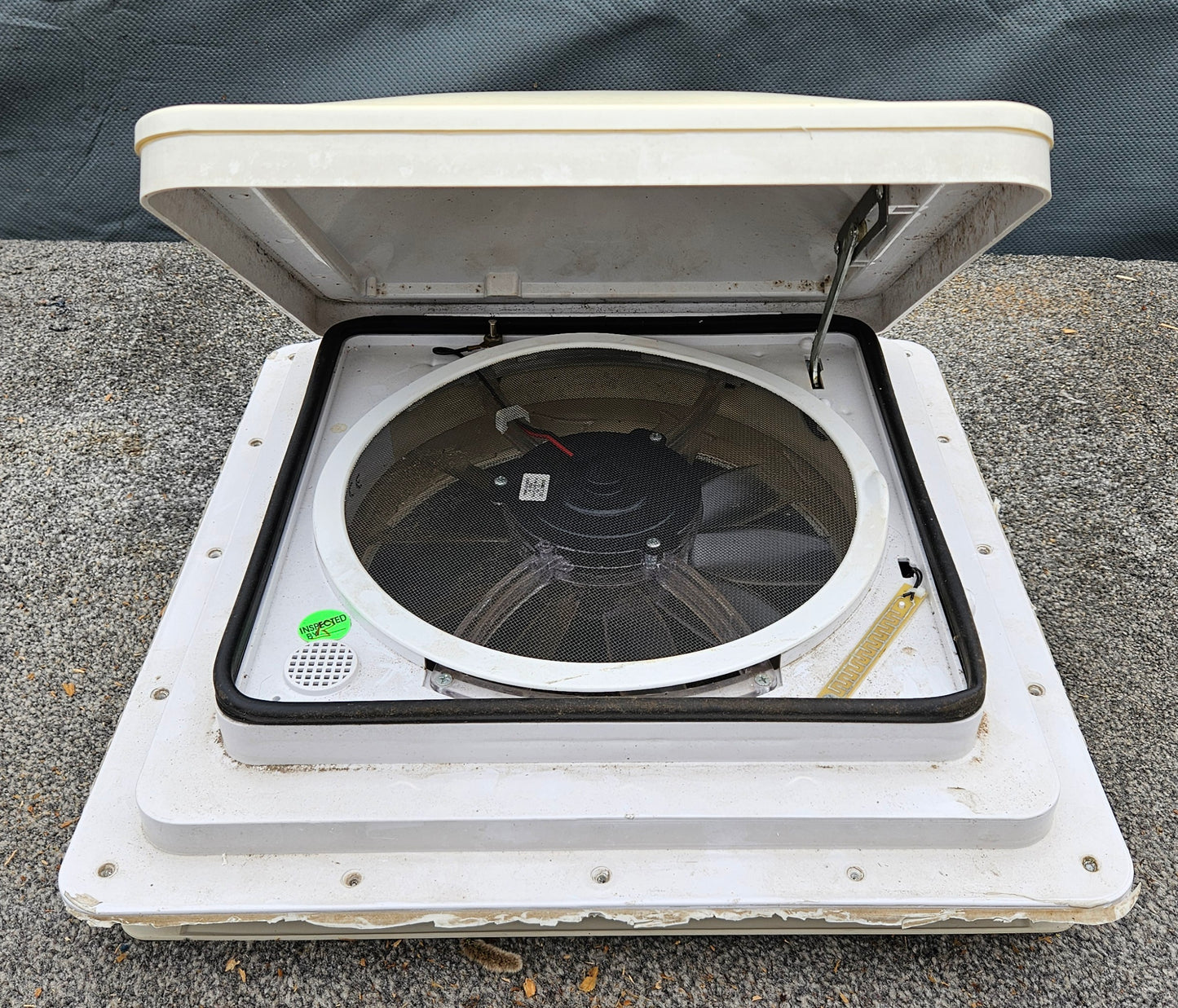Dometic Fan Tastic Vent FA3350 Dachhaube / Dachlüfter, 40x40cm, weiß mit 12V Ventilator u. Regensensor *Gebrauchtteil*