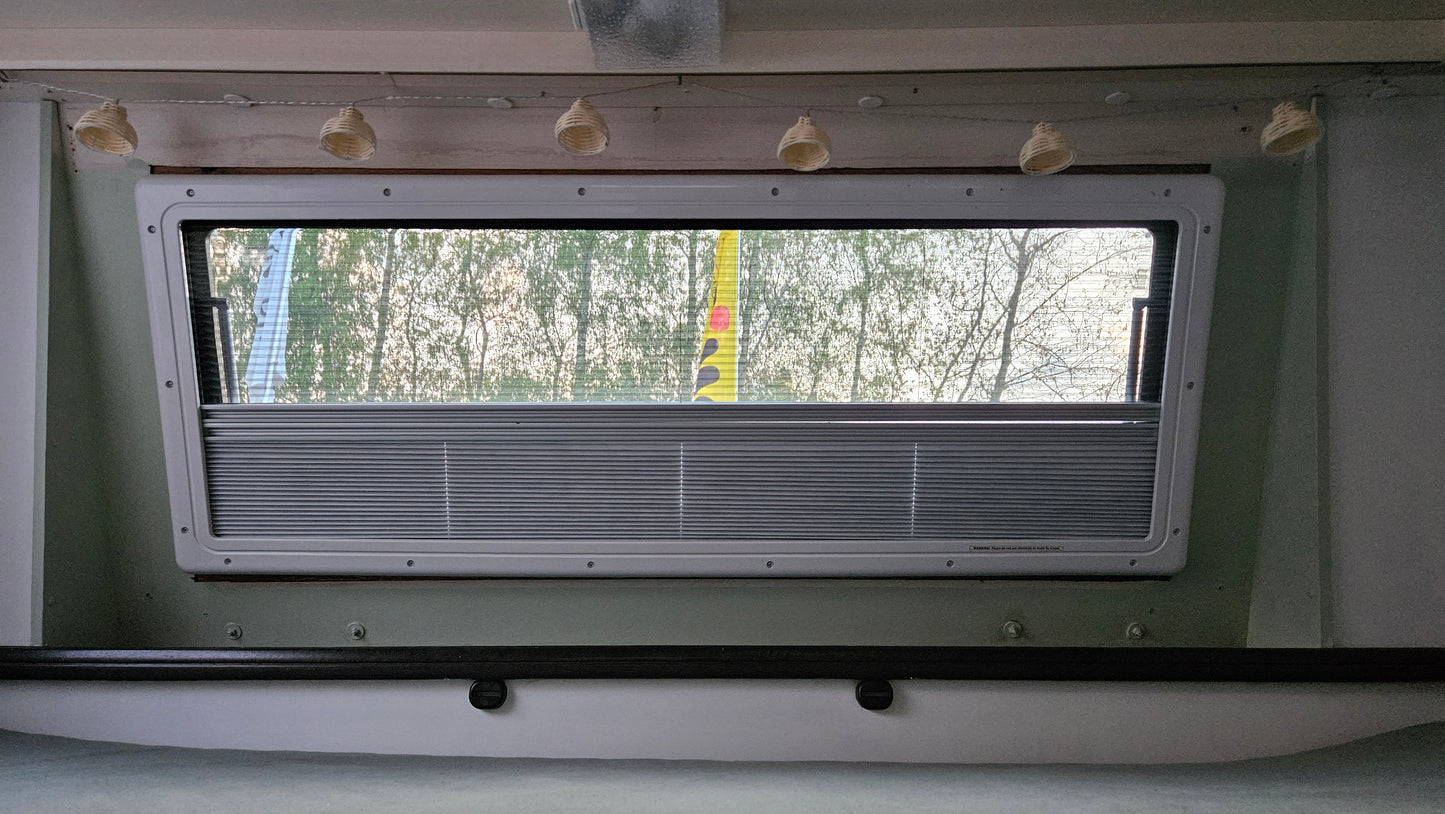 Fensterumbau von rahmenlosen, vorgehängten Fenstern auf Rahmen-Fenster ( Ausstellfenster )