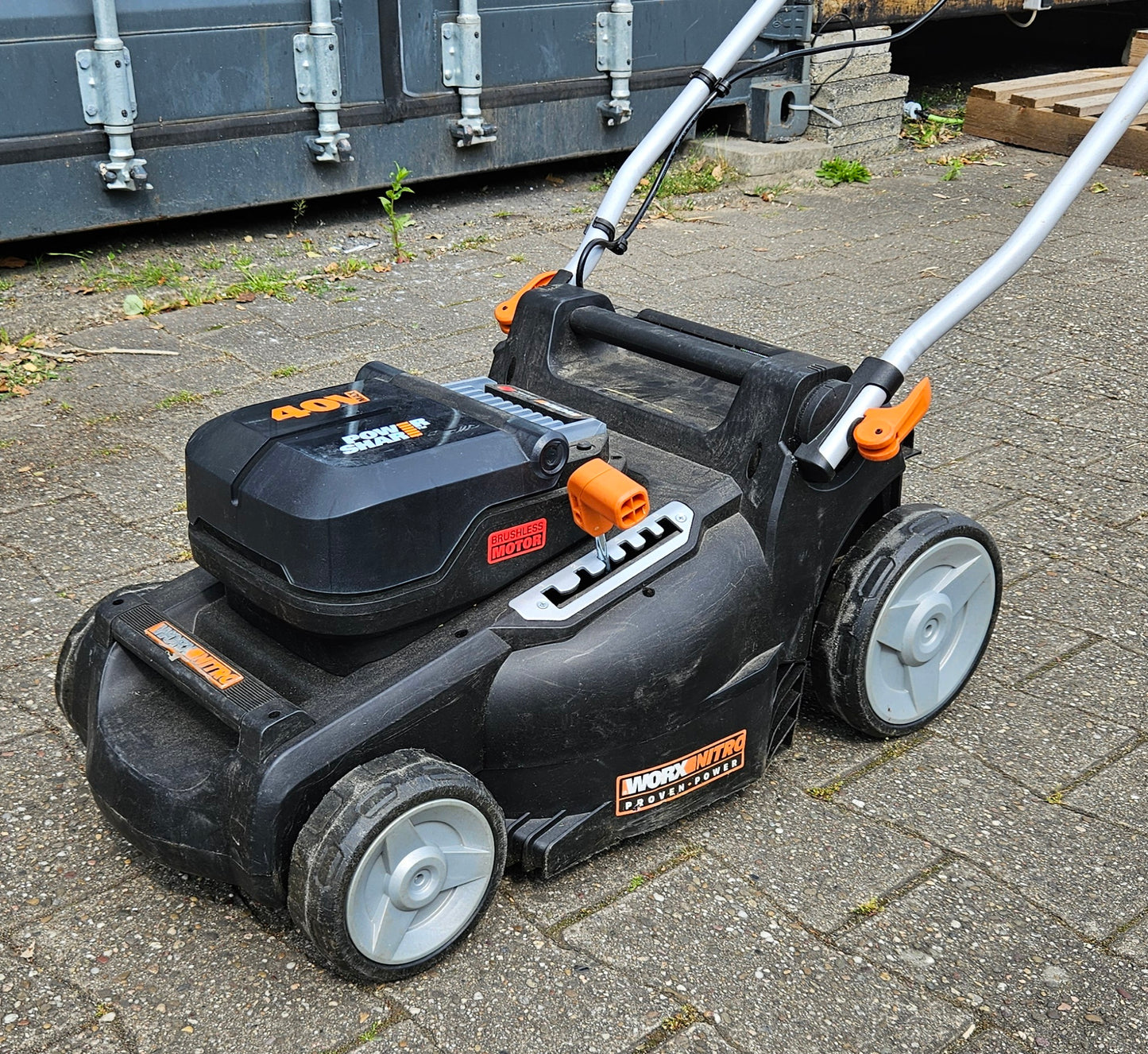 Worx Nitro WG737E 40V Akku-Rasenmäher Lithium Ion 37cm IPX1 ( B-Ware )