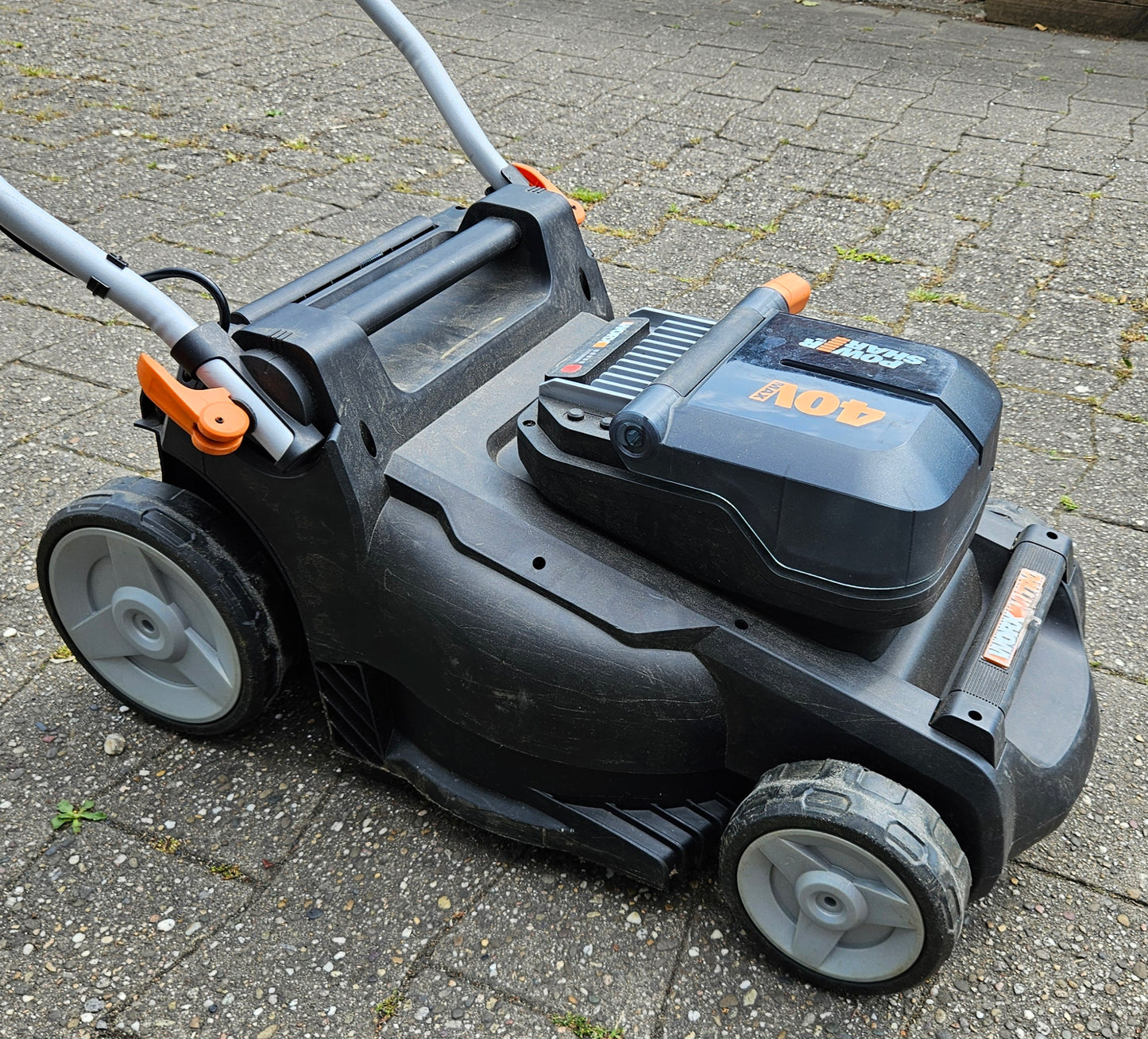 Worx Nitro WG737E 40V Akku-Rasenmäher Lithium Ion 37cm IPX1 ( B-Ware )