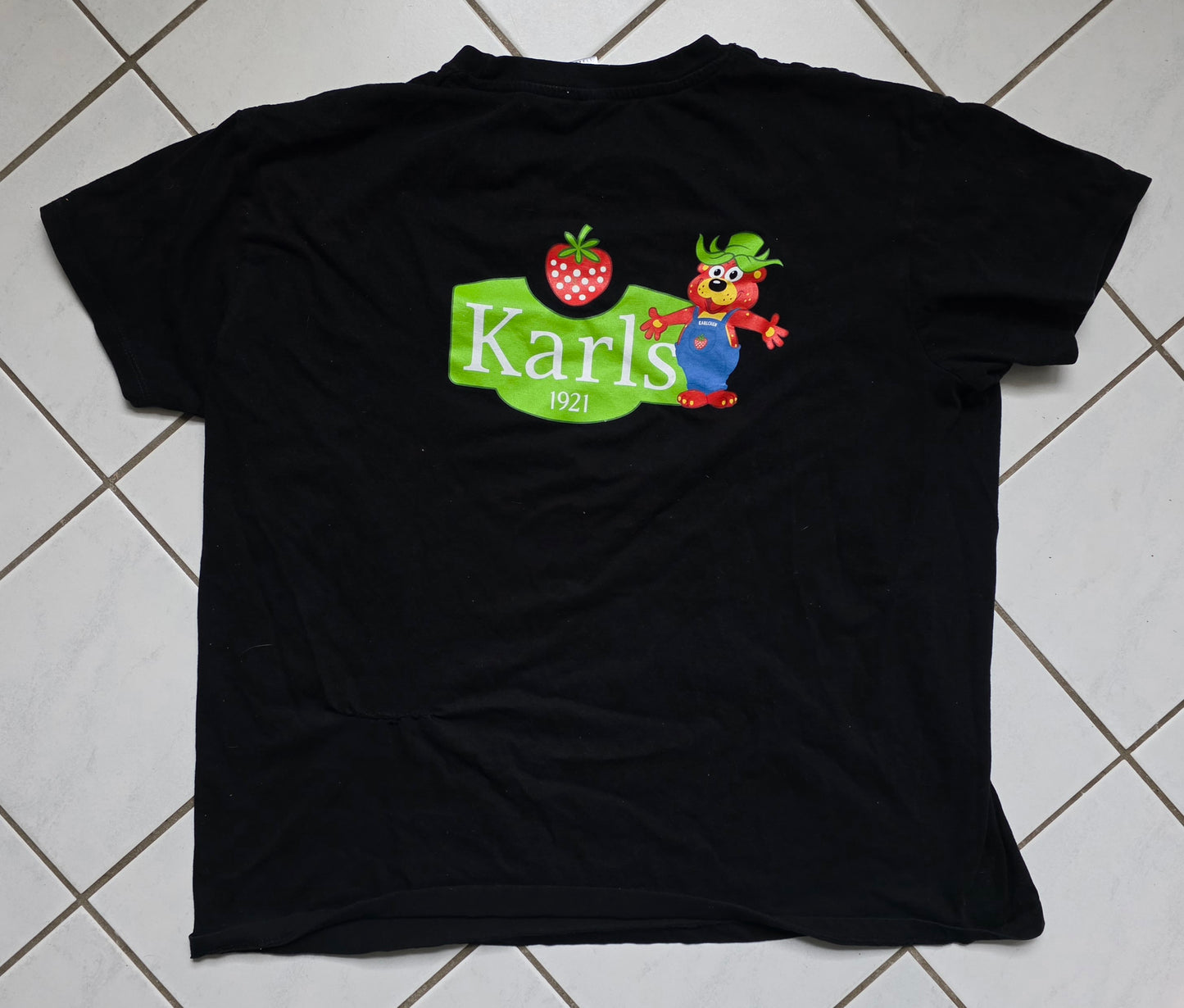 Karls Erlebnisdorf Erlebnishof Erdbeerland Mitarbeiter-T-Shirt *Pre-Loved*