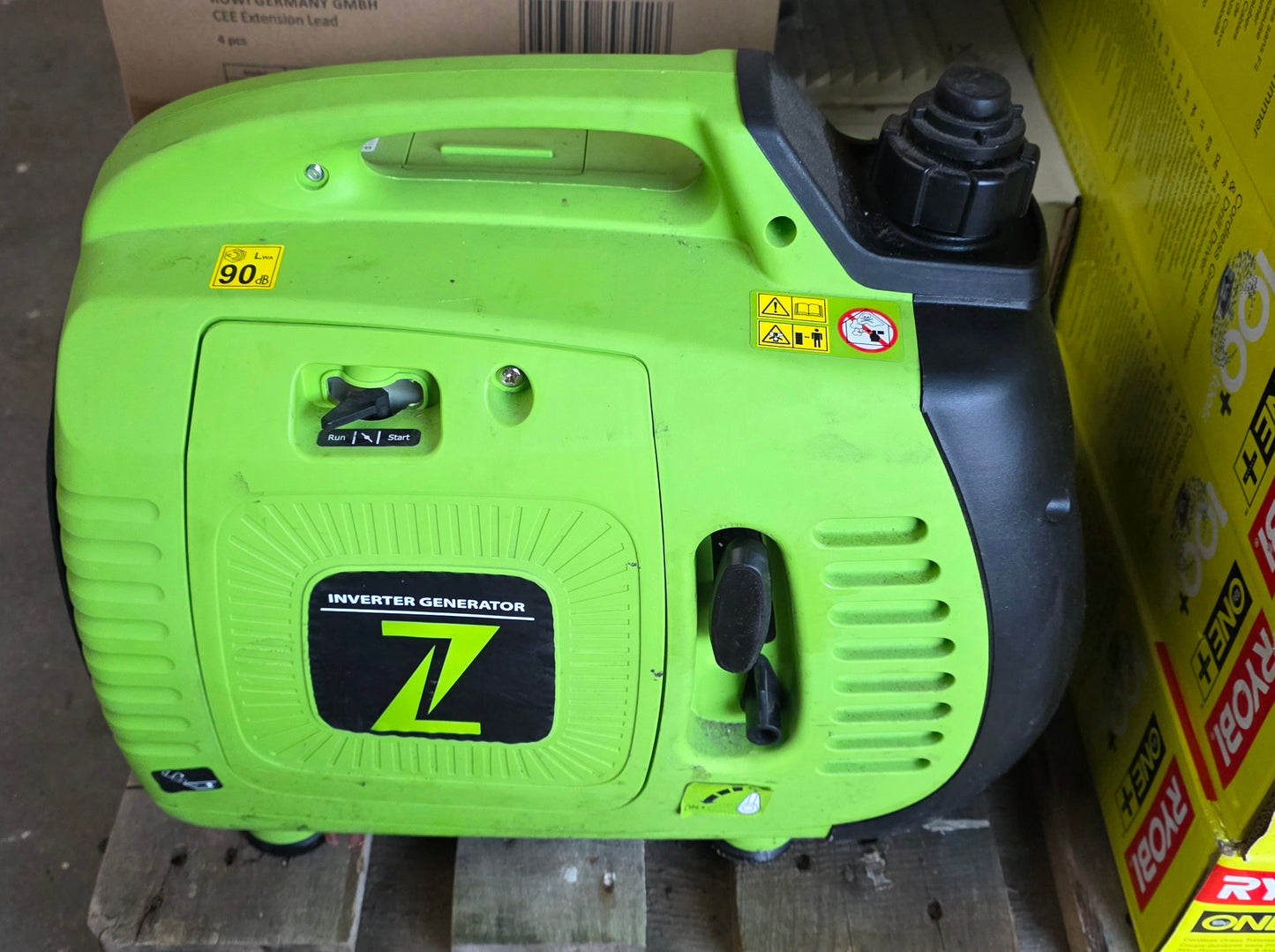 Zipper Benzin-Stromerzeuger ZI-STE1000IV Inverter-Technologie 800W / 1000W
