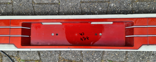 Hella Original Kennzeichen-Reflektortafel 8XU006471 für Hobby Wohnwagen 71,4 mm