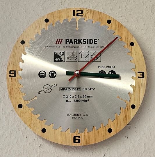 Parkside Wanduhr Wall Clock PWCP1A1 25 cm Durchmesser Sägeblatt-Design