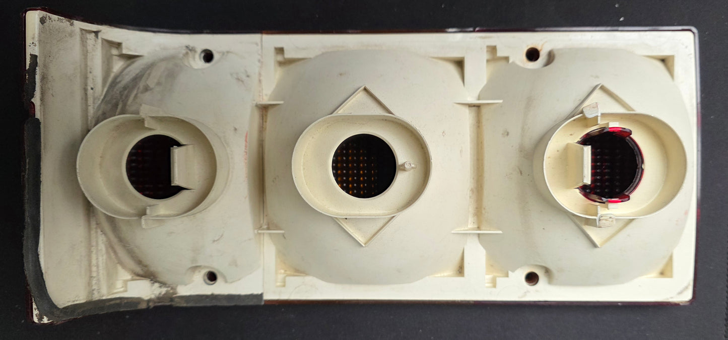 Hella 8906 Rückleuchte Rücklicht F2aR-S1 / R-S12aF, 3-Kammer für Hobby Wohnwagen BJ 1990 - 1998