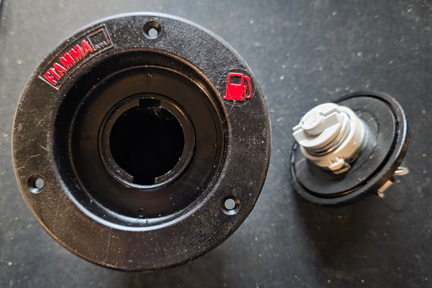 Fiamma 94715-005 Wassereinfüllstutzen schwarz Tank Wassertank Sprit Diesel Einfüllstutzen