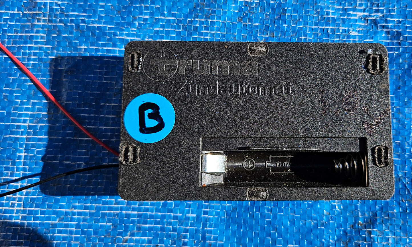 Truma gebrauchte Zündautomaten Zündautomat gebraucht 1 / 2 Batterie / Batteriefach / Hitzeschutzblech